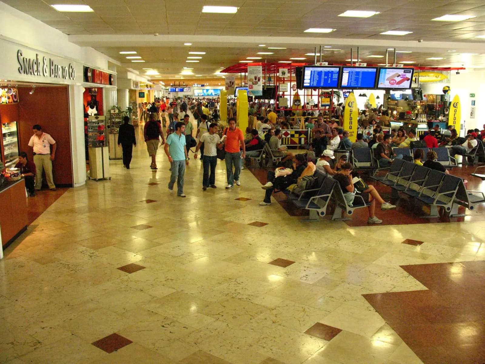 Sala de embarque del aeropuerto de Cancún
